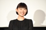 杉咲花、映画『大名倒産』公開初日舞台挨拶に登場