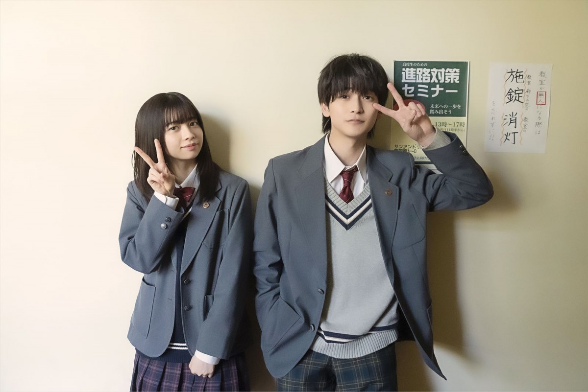 高橋文哉の“眼福”メガネ姿！　映画『交換ウソ日記』オフショット到着！