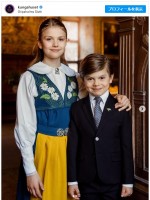 民族衣装を纏ったエステル王女と弟のオスカル王子　※「スウェーデン王室」インスタグラム