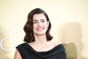 ダイアナ・シルバーズ、「クレ・ド・ポー ボーテ ジャパンアンバサダー就任／「肌の知性」 細胞がもつ神秘の力 AIアート展発表会」に登場