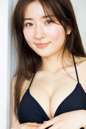 【写真】大学4年生だが留年が決まっている和智日菜子の水着カット