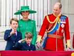 ルイ王子、勇ましく敬礼！　トゥルーピング・ザ・カラーにて