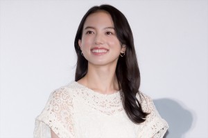 清原果耶、映画『1秒先の彼』プレミア舞台挨拶に登場