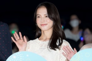 清原果耶、映画『1秒先の彼』プレミア舞台挨拶に登場