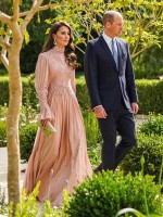 キャサリン妃、ダスティピンクのドレスでヨルダン皇太子の結婚式に参列（2023年6月）