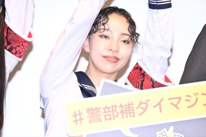 新しい学校のリーダーズ、ドラマ『警部補ダイマジン』記者会見に登場