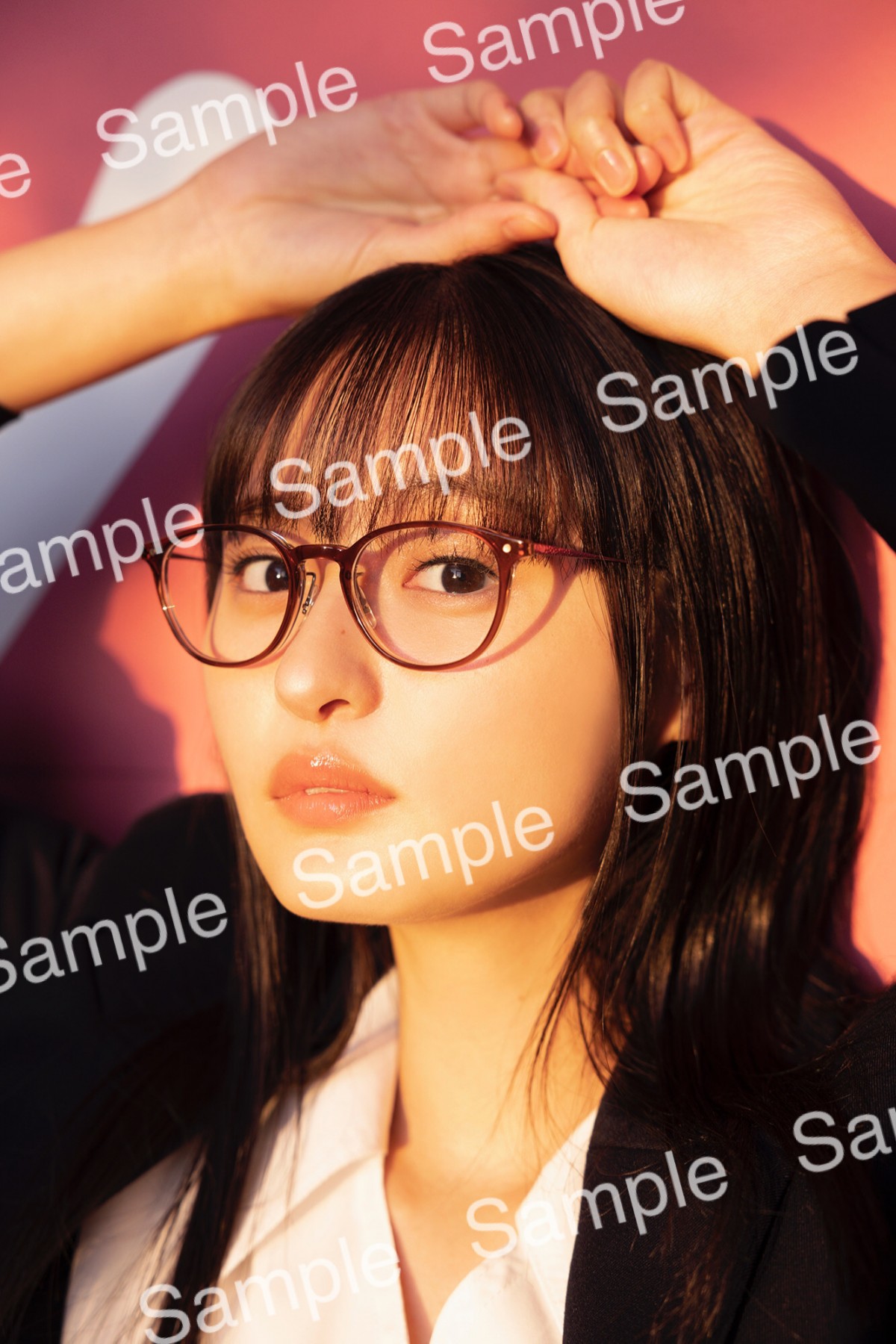 乃木坂46・遠藤さくら、キュートな笑顔から大人っぽい雰囲気まで　写真集書店限定特典を公開