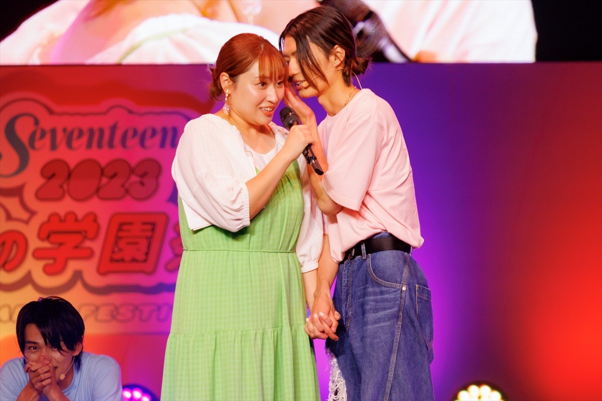 乃木坂46・久保史緒里＆日向坂46・小坂菜緒がランウェイに登場「最高の夏の思い出を作りたい」