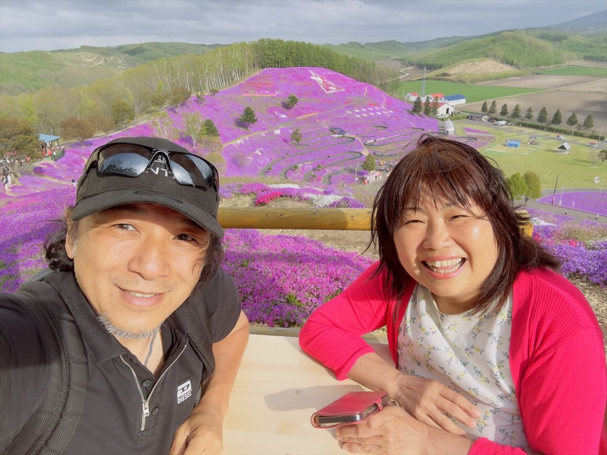 実演販売士夫のコミュ力＆話術全開でゴールイン！　交際0日婚のアラ還夫婦も登場　今週の『新婚さん』