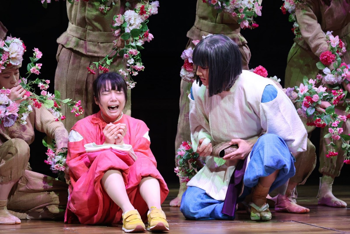 川栄李奈・福地桃子、舞台『千と千尋の神隠し』2024年公演で“千尋”役に！　橋本環奈・上白石萌音に加えて