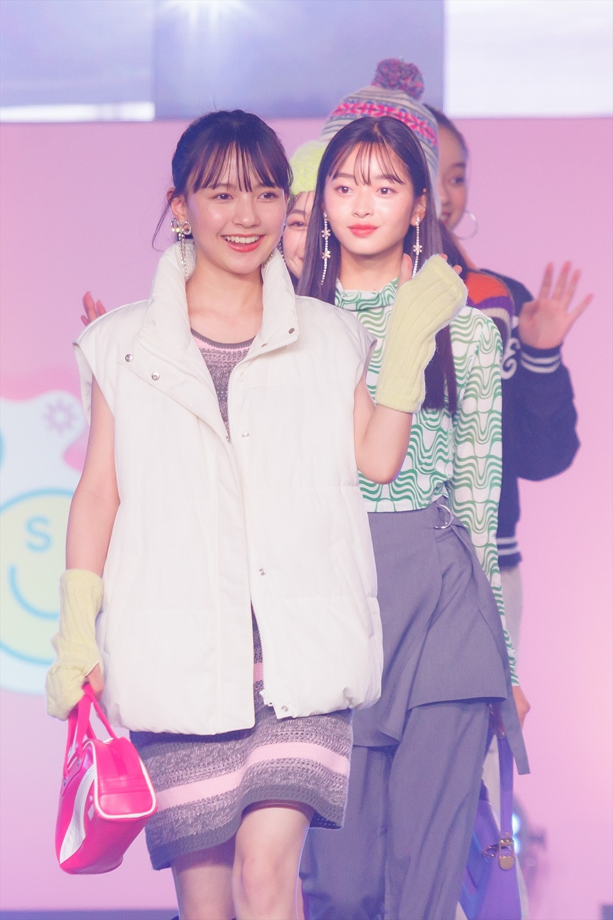 乃木坂46・久保史緒里＆日向坂46・小坂菜緒がランウェイに登場「最高の夏の思い出を作りたい」