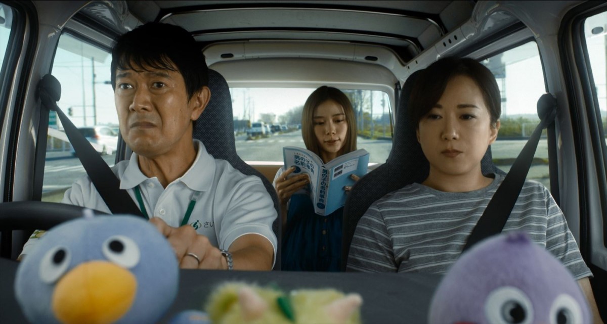 映画『翔んで埼玉 ~琵琶湖より愛をこめて~』に出演する(左から)アキラ100%、朝日奈央、和久井映見