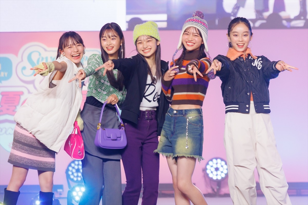 乃木坂46・久保史緒里＆日向坂46・小坂菜緒がランウェイに登場「最高の夏の思い出を作りたい」