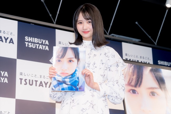 【本作紹介時のみ使用可】日向坂46・上村ひなの1stソロ写真集『そのままで』発売記念記者会見　20230911実施