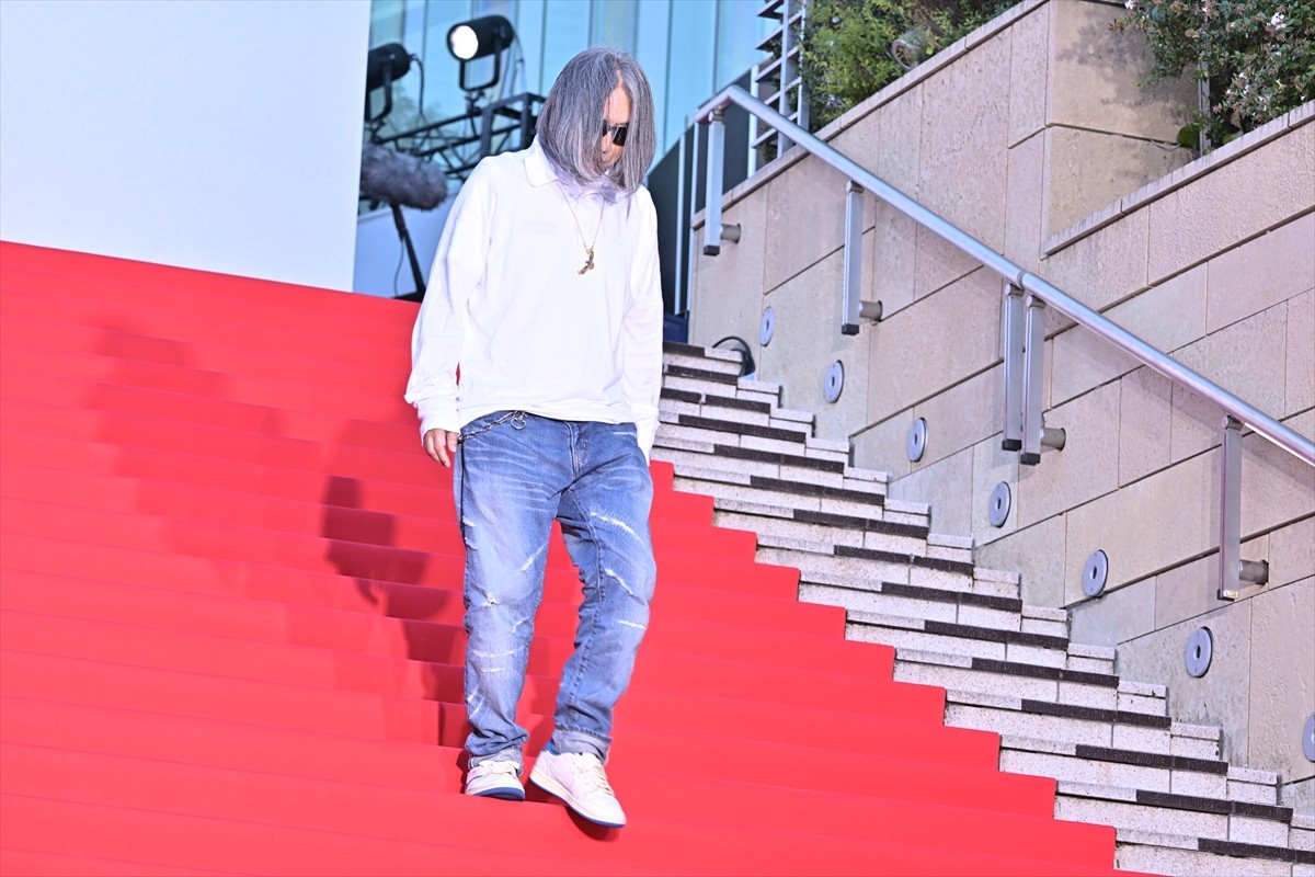YOSHIKI、ハリウッドに名を刻む初の日本人に　HYDEとともに六本木に登場