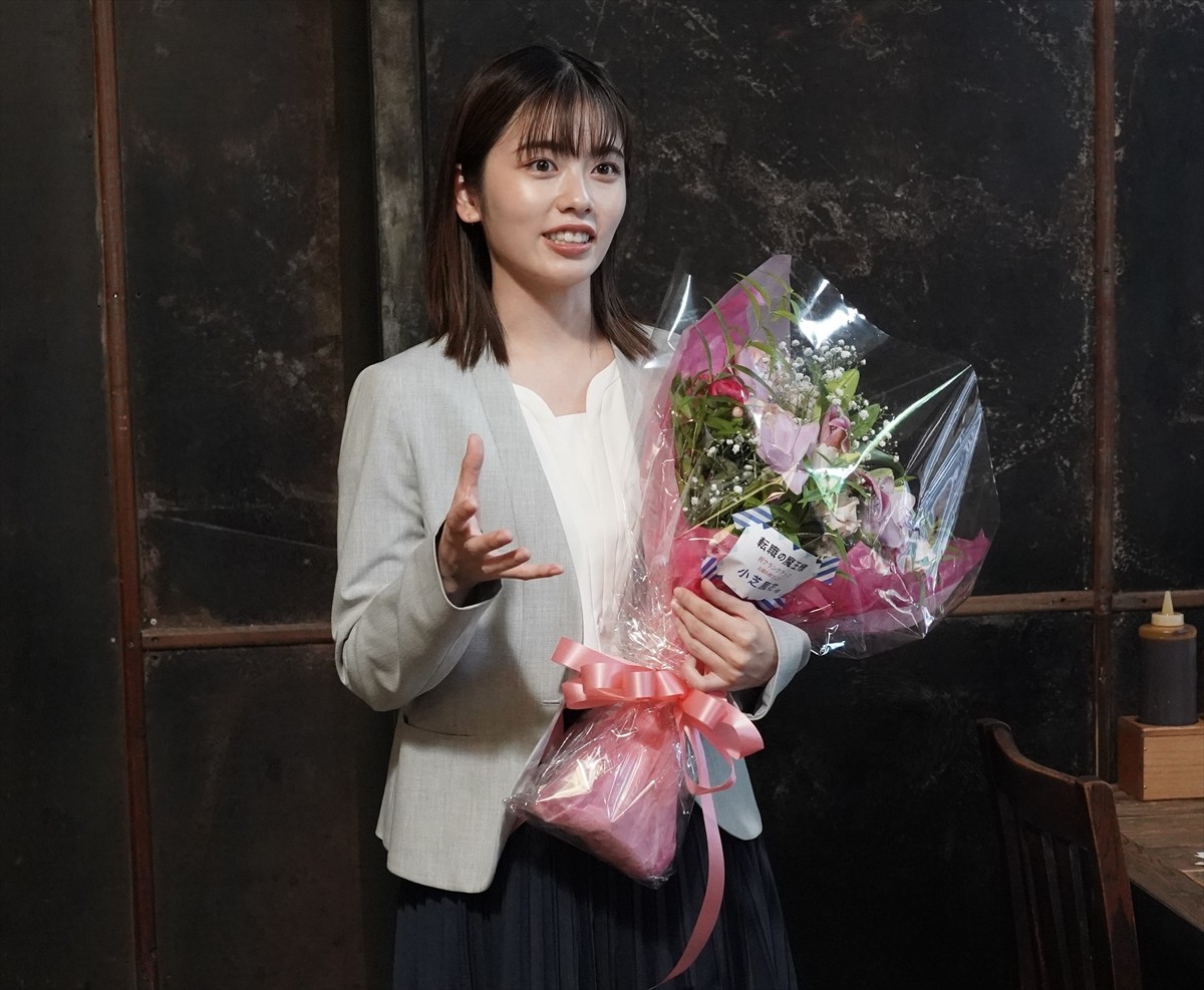 成田凌＆小芝風花、笑顔でクランクアップ！　今夜最終回『転職の魔王様』