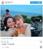 セレーナ・ゴメス＆テイラー・スウィフト、すっぴん自撮りにファン歓喜！　「何度も見ちゃう」「史上最高にアイコニックな2人」　※「セレーナ・ゴメス」インスタグラム