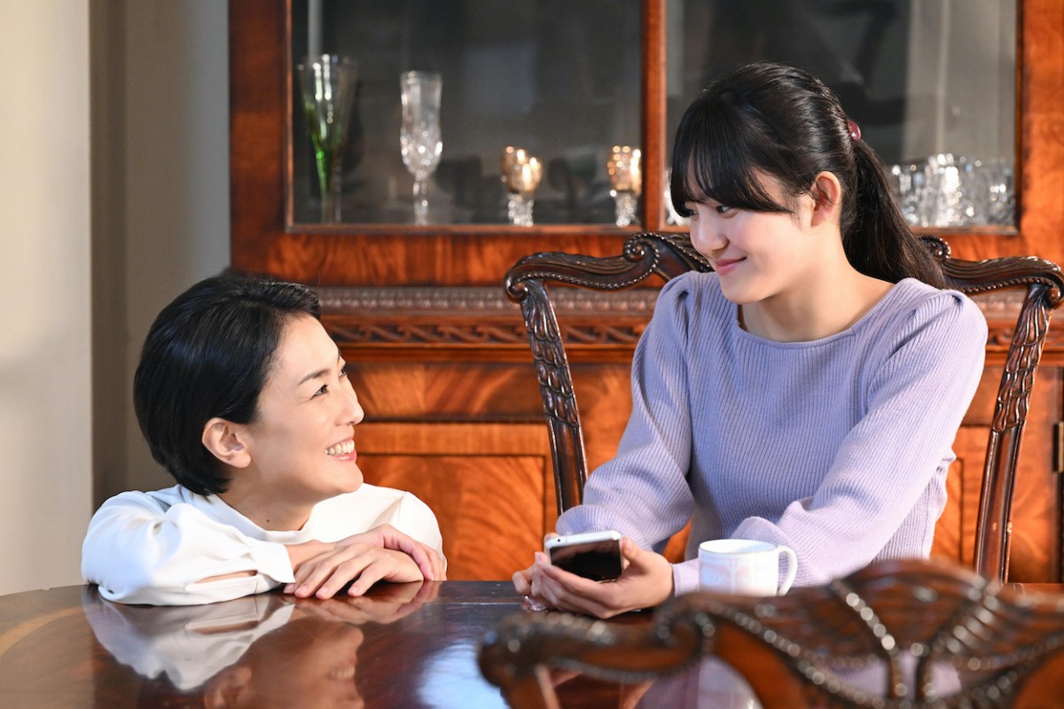 『ブラックファミリア』第4話　“一葉”板谷由夏、“麗美”筒井真理子から疑惑の目を向けられる