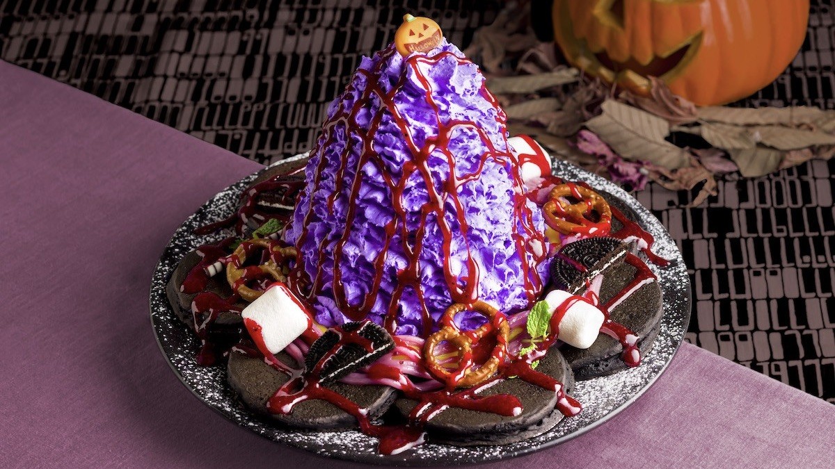 Eggs 'n Things」ハロウィン限定メニュー登場！ ダークな雰囲気が漂う