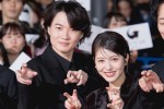 【写真】神木隆之介＆浜辺美波、歌舞伎町のレッドカーペットに降臨