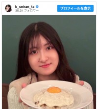 小林星蘭、キーマカレーにご満悦の笑顔　※「小林星蘭」インスタグラム
