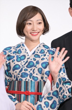武田玲奈、映画『唄う六人の女』完成披露上映会 舞台挨拶に登場