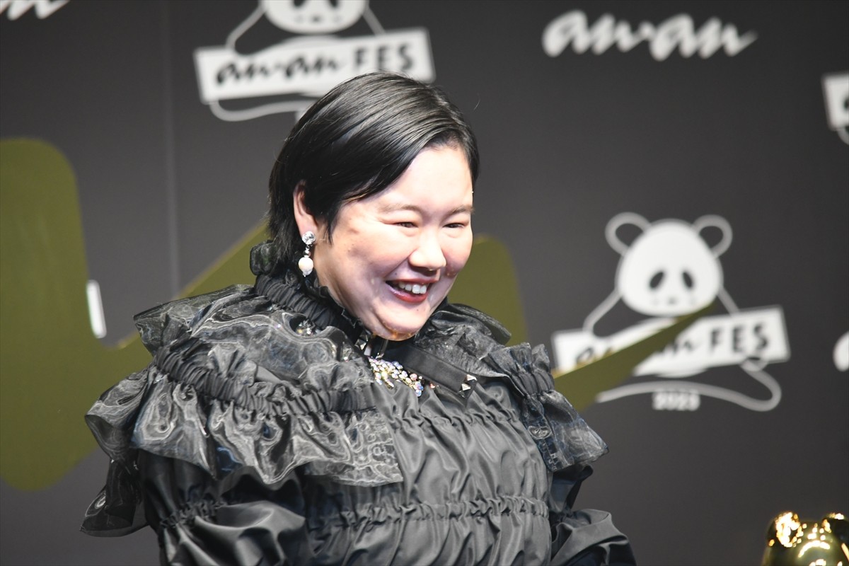 川口春奈、シースルーファッションでイベント登場　「こういう衣装が似合うような大人な女性に！」と意欲