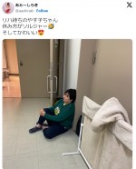 【写真】やす子のリハ待ち中の姿が「休み方がソルジャー」でも「かわいい」