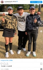 木梨憲武、女子プロゴルフの岩井明愛・千怜姉妹との3ショット　※「木梨憲武（とんねるず）」インスタグラム