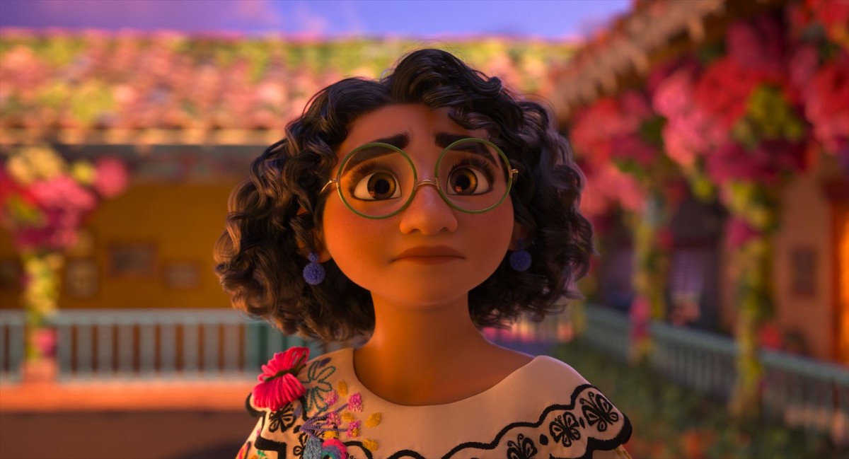 世界では『アナ雪』超えヒット！　“夢のない”ディズニーソング「秘密のブルーノ」の秘密＜『ミラベルと魔法だらけの家』今夜放送＞