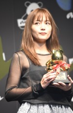 川口春奈、「anan AWARD 2023」授賞式に登場