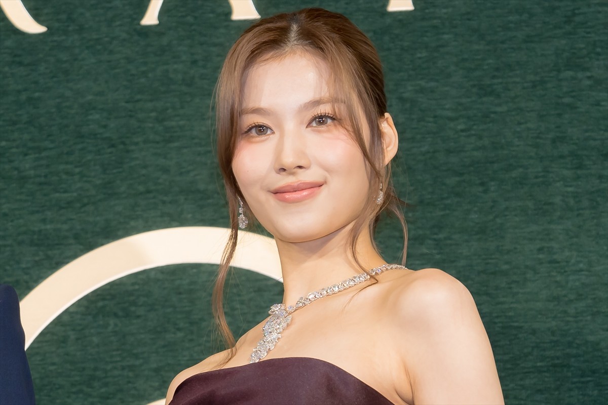 TWICE・SANA、総額50億円のジュエリーを身にまとい登場「自信があふれてくる」