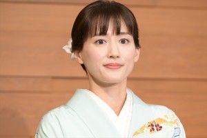 綾瀬はるか、『義母と娘のブルースFINAL 2024年謹賀新年スペシャル』制作発表会見に登場