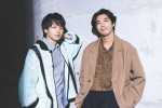 （左から）中村倫也＆賀来賢人