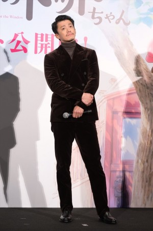 小栗旬、映画『窓ぎわのトットちゃん』初日舞台挨拶に登場