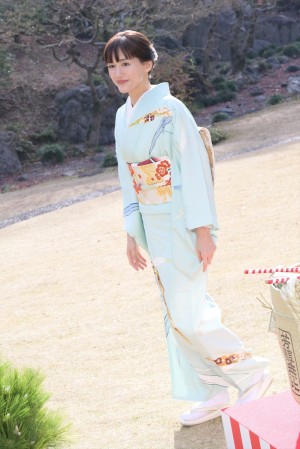 綾瀬はるか、『義母と娘のブルースFINAL 2024年謹賀新年スペシャル』制作発表会見に登場