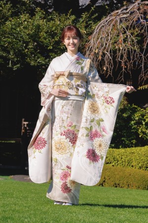 尾碕真花、「オスカープロモーション 2024年新春 晴れ着撮影会」に登場