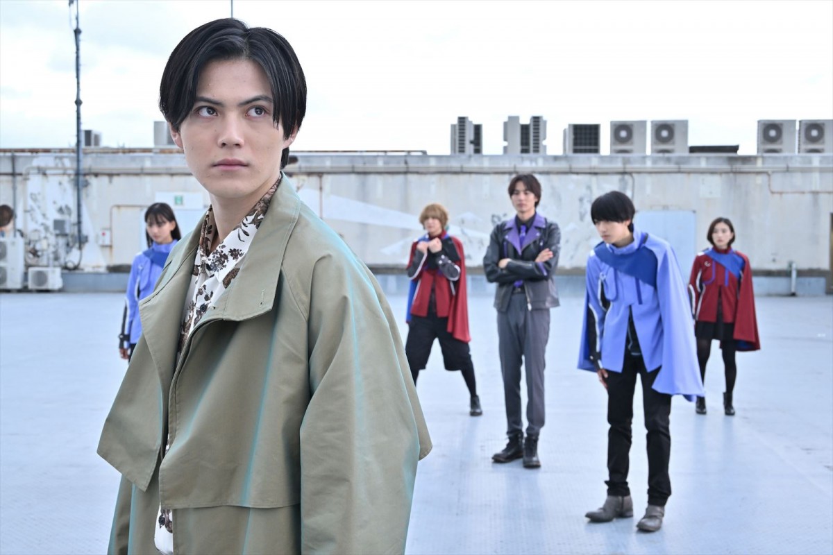 “ガッチャード”本島純政＆“ギーツ”簡秀吉、課題への向き合い方は一緒！　新世代「仮面ライダー」俳優の意外な共通点とは？