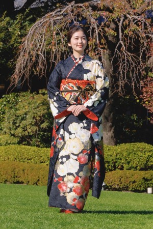 小芝風花、「オスカープロモーション 2024年新春 晴れ着撮影会」に登場