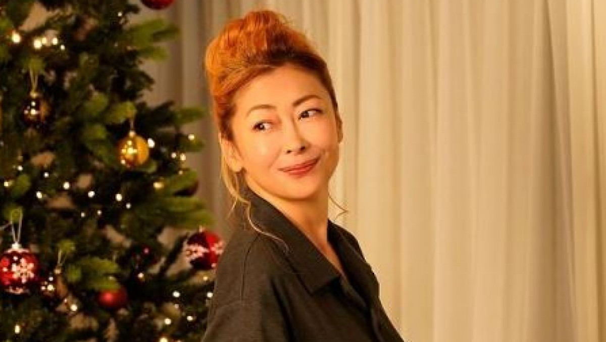 中山美穂、ど派手ヘアカラーに反響「似合ってる」「昔と変わらず素敵