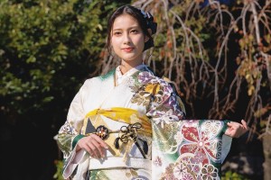 玉田志織、「オスカープロモーション 2024年新春 晴れ着撮影会」に登場