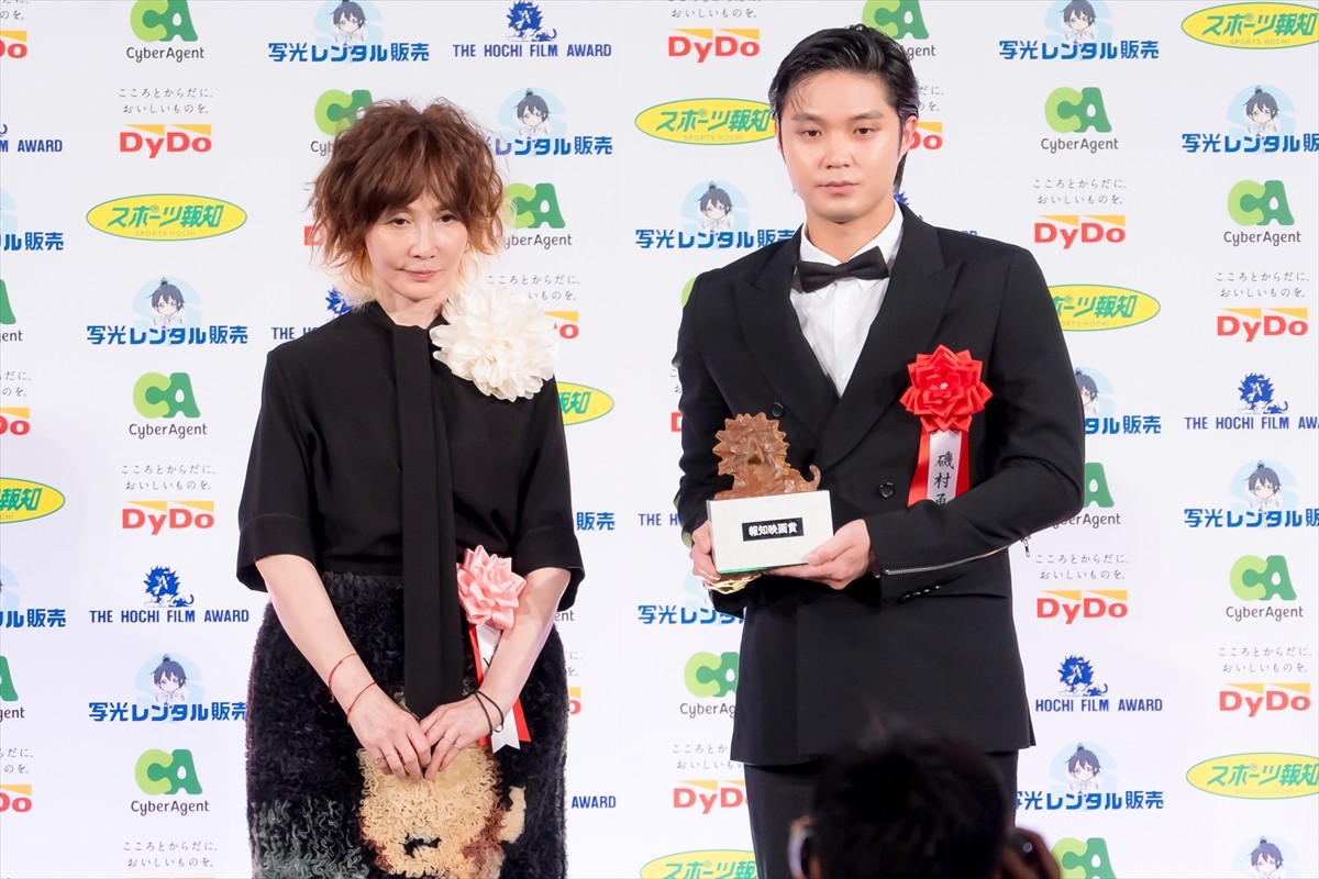 綾瀬はるか、報知映画賞主演女優賞を受賞「この賞を胸に励んでいきたい」