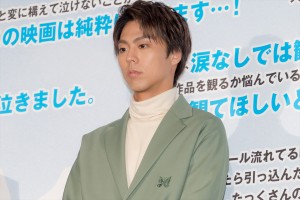 小野塚勇人、映画『あの花が咲く丘で、君とまた出会えたら。』初日舞台挨拶に登場