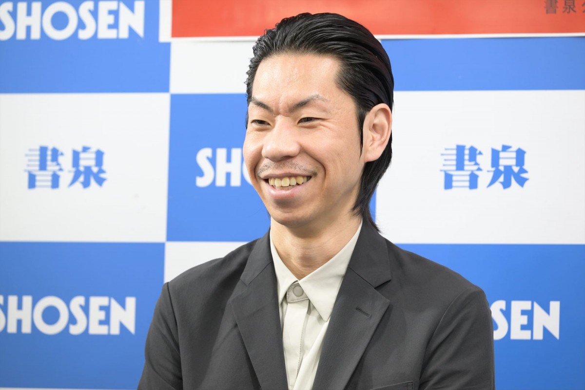 グラビア大好きな呂布カルマ、ついに自身の写真集発売！　インドで“地獄”の撮影も