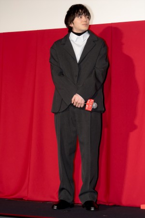 林遣都、映画『隣人X -疑惑の彼女-』公開記念舞台挨拶に登場