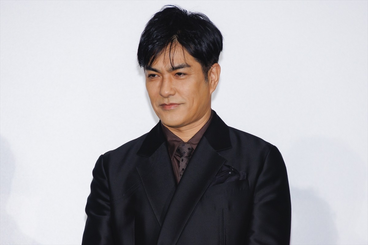 綾野剛、主演映画で歌うX JAPAN『紅』は「全面裏声で歌っています」