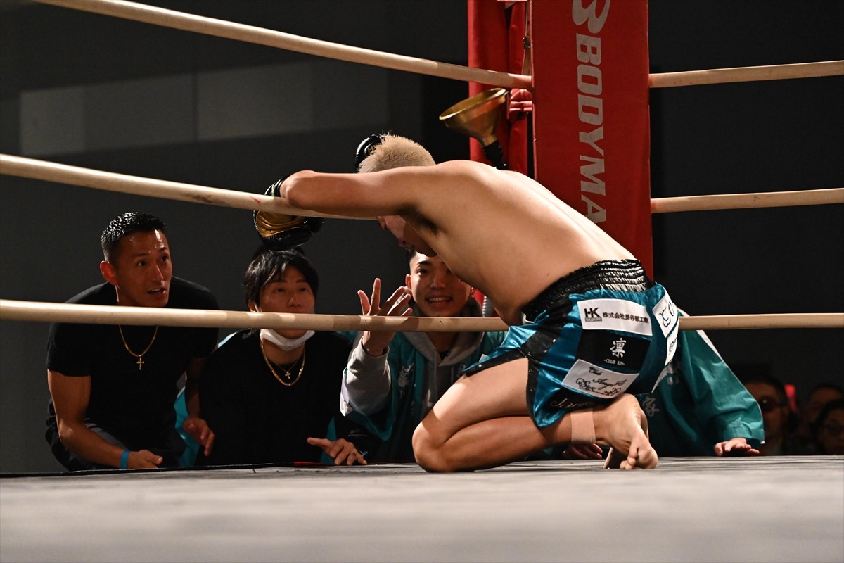 遠藤要、格闘技デビュー　無骨なファイトスタイルで善戦も3ラウンドKO負け