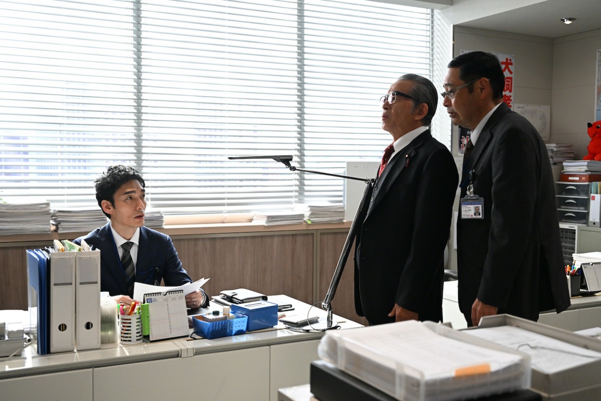 『罠の戦争』草なぎ剛、月曜22時に帰還　熱演に称賛続々「心持ってかれる」