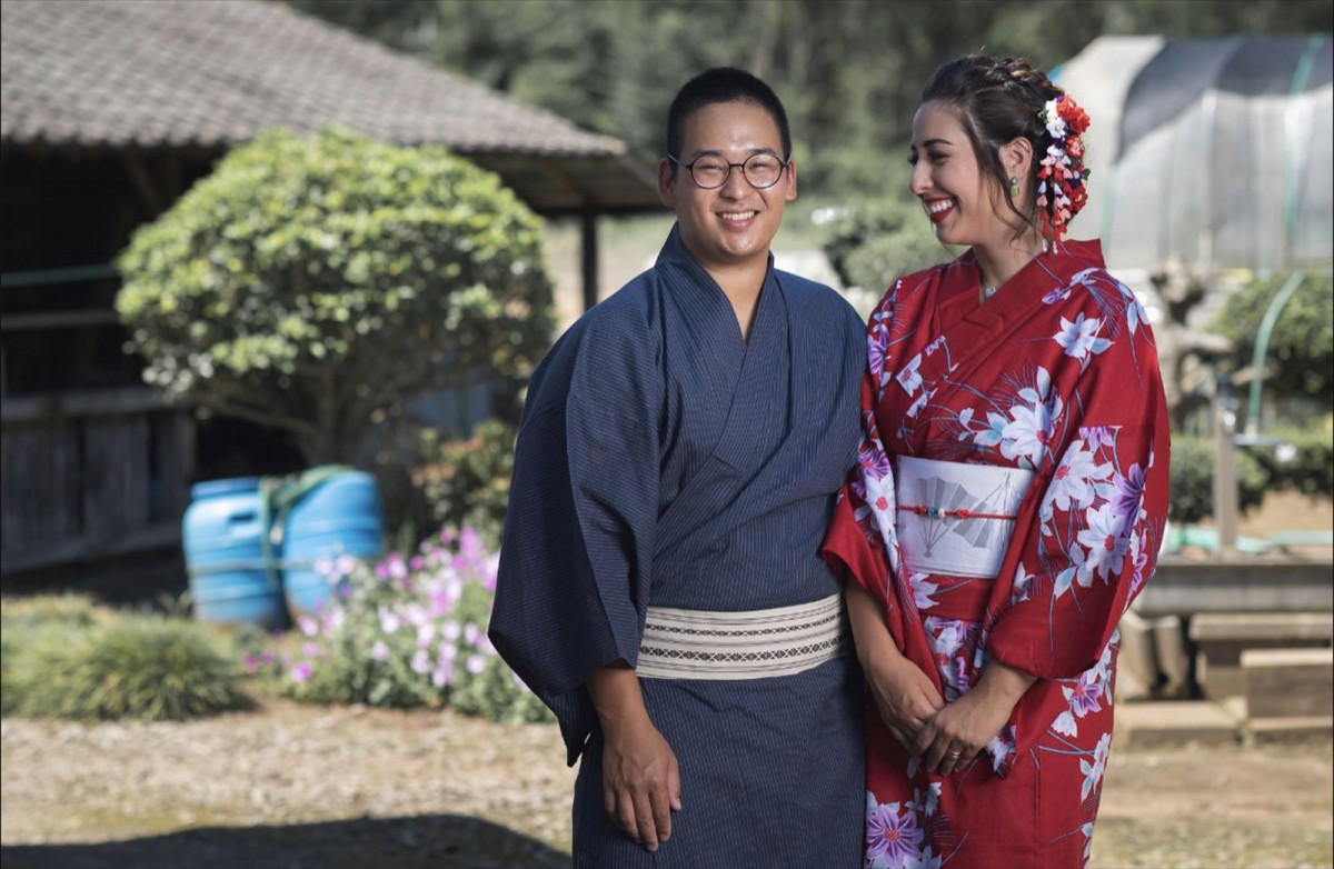 収録中も熱いキスの嵐!?　情熱的ブラジル人妻の国際結婚夫婦登場、今週の『新婚さん』