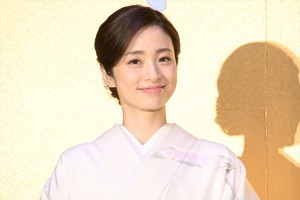 上戸彩、映画『シャイロックの子供たち』公開直前イベントに登場